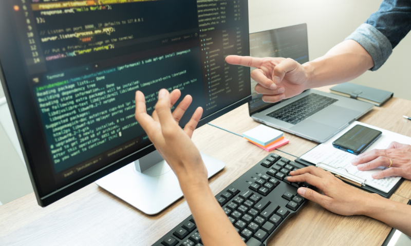 Decoding the Full-Stack vs Specialised Developer dilemma: a guide for tech talent (and the companies hiring them) 